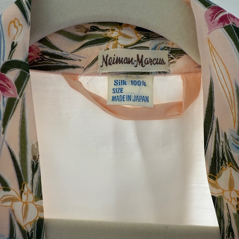 Neiman Marcus peachy Cream Floral Wrap Dress for a queen - Picture 2 of 6